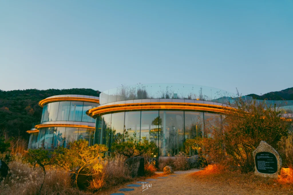 migiui Gallery Café in Ulsan: A Serene Garden Café Experience with Admission Ticket Included