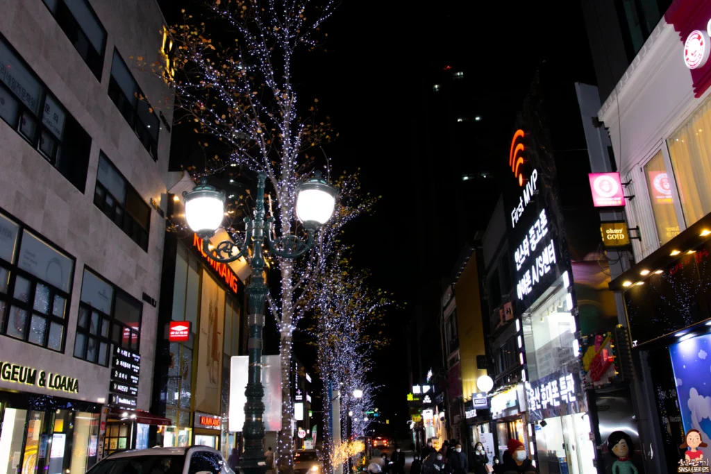 Ulsan Seongnam-dong Christmas Lights Are On 🎄
A Festive Year-End Night Walk in Jung-gu