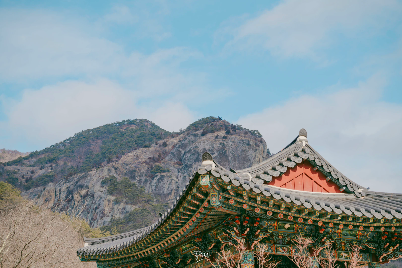Daejeonsa Temple, Juwangsan – A Temple Framed by Dramatic Rock Cliffs HWI00007 복사
