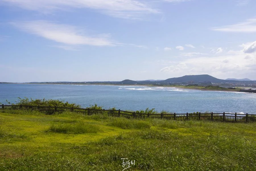 자연의 위대함이 보이는 곳! 성산일출봉,섭지코지 탐방 - 히도리와배여사 2019 제주이야기 MG_0245-복사.webp