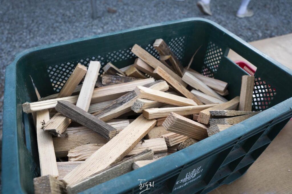경주맛집 - 야외에서 솥뚜껑 바베큐 고깃집 '암행어사농원' 분위기에 취하지만 맛은 soso 사진 17