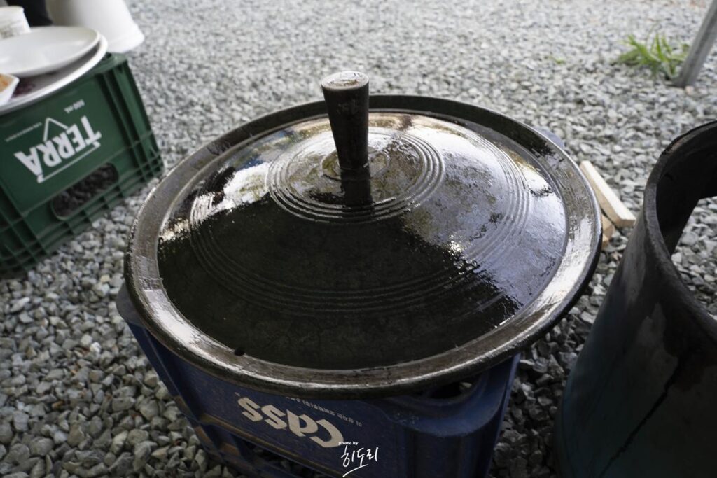 경주맛집 - 야외에서 솥뚜껑 바베큐 고깃집 '암행어사농원' 분위기에 취하지만 맛은 soso 사진 20