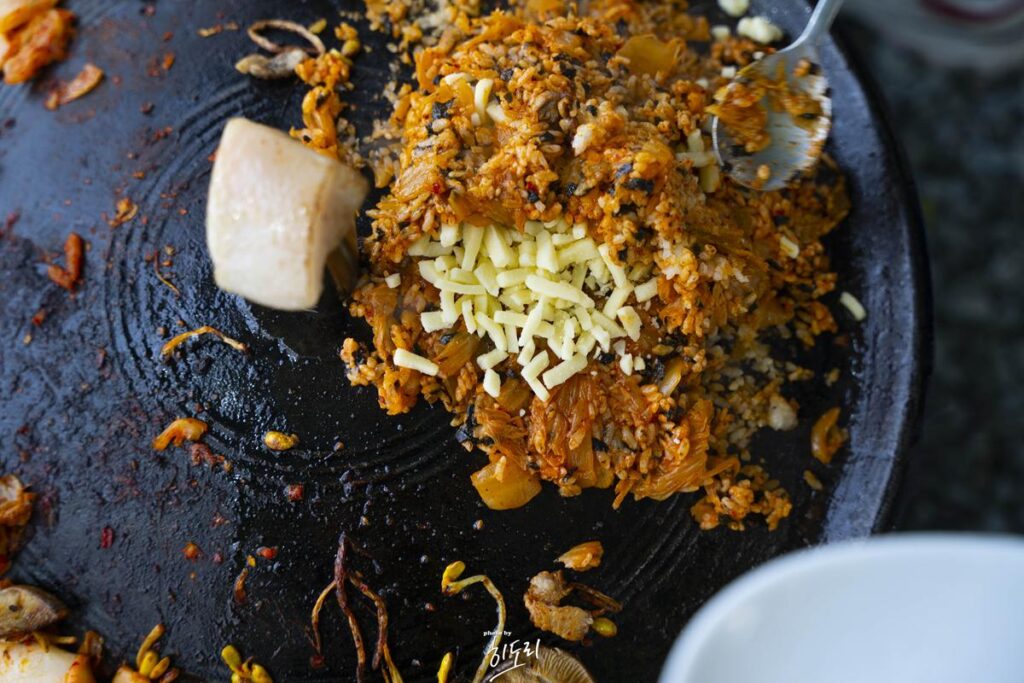 경주맛집 - 야외에서 솥뚜껑 바베큐 고깃집 '암행어사농원' 분위기에 취하지만 맛은 soso 사진 26