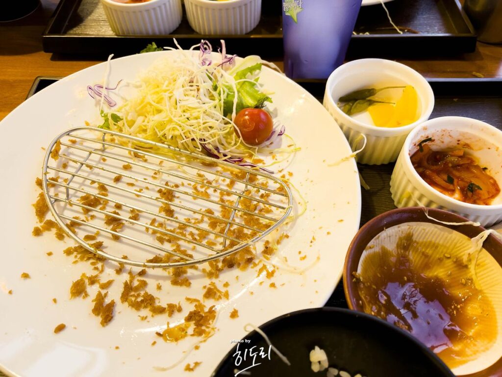 울산 성남동 맛집 - 돈까스 모밀 맛집 메차쿠차 (훨씬 넓은곳으로 이전했어요~) 사진 15