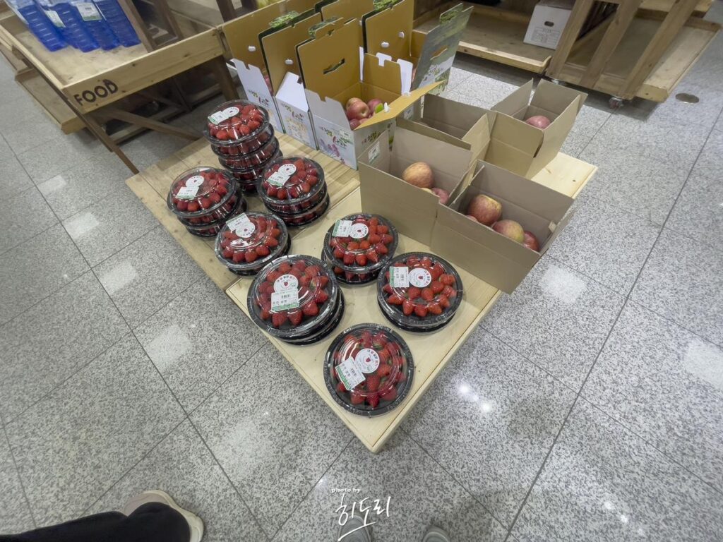 싱싱한 딸기 저렴하게 판매하는 하나로 로컬푸드 모아점 (농가들도 소비자들도 서로 윈윈 시스템) 사진 7