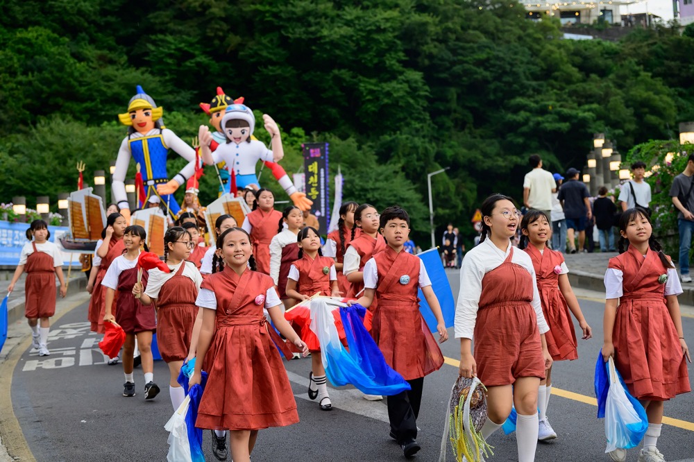 제32회 서귀포칠십리축제 2026 | 10월 23~25일 천지연폭포, 소향·비오·크라잉넛 무료공연 제32회 서귀포칠십리축제 2026 | 10월 23~25일 천지연폭포, 소향·비오·크라잉넛 무료공연